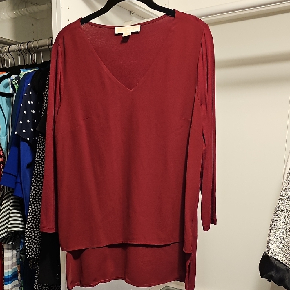 5 /$20 Chic V-Neck Burgundy Blouse